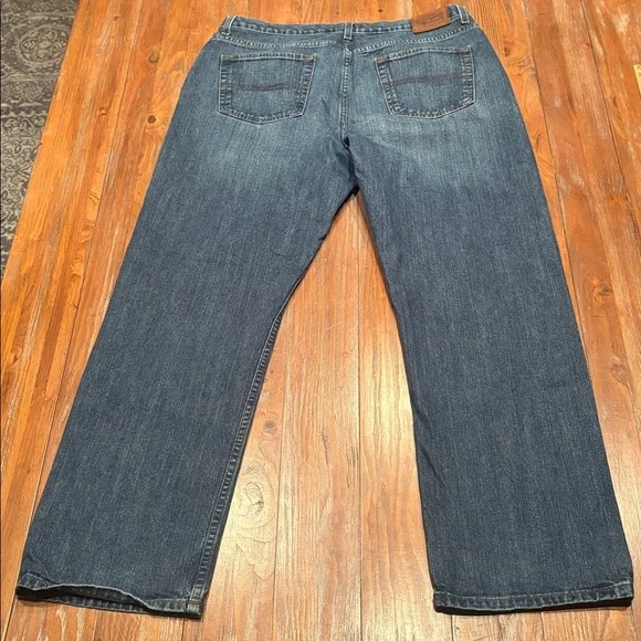 Tommy Hilfiger Men's 36x30 Classic Fit Jeans Medium Wash Blue Denim - Picture 2 of 7